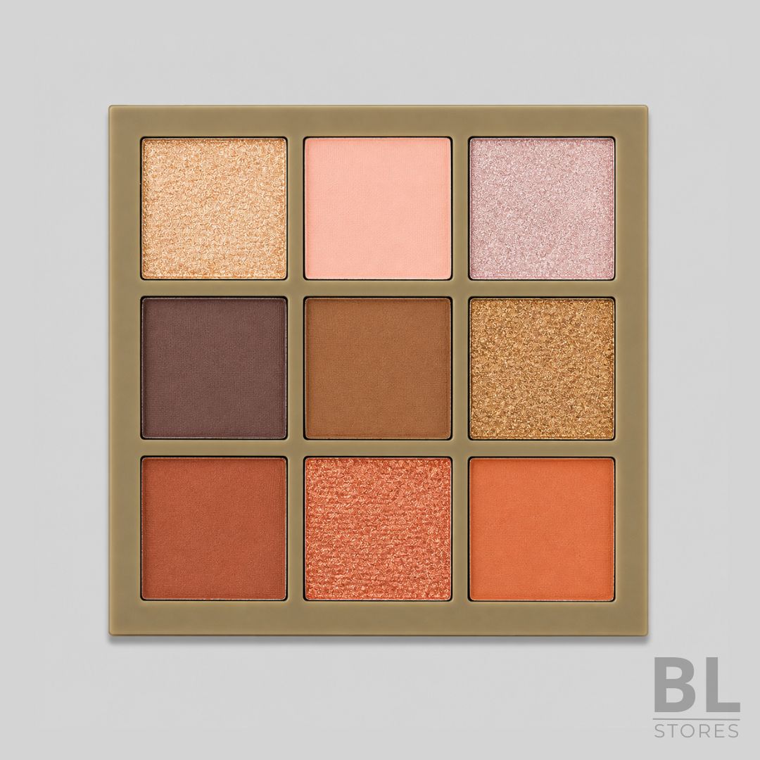 Paleta de Sombras Lucky Lily Haze Khaki 9 Colores Mate y Shimmer es una paleta de maquillaje para ojos con 9 tonos cálidos y neutros, ideal para crear looks naturales, luminosos y sofisticados. Su selección combina colores nude, champagne, rosado suave, café, bronce, terracota y khaki, con acabados mate y shimmer que permiten iluminar el párpado, dar profundidad a la mirada y lograr un maquillaje bien difuminado. Es perfecta para uso diario, oficina, eventos, salidas de noche o para quienes buscan una paleta versátil con tonos fáciles de combinar. Su formato compacto la hace práctica para llevar en el cosmetiquero y retocar cuando lo necesites. Encuentra la Paleta de Sombras Lucky Lily Haze Khaki 9 Colores Mate y Shimmer en BL Stores, tienda online en Chile para comprar maquillaje, cosméticos y productos de belleza con estilo y confianza.