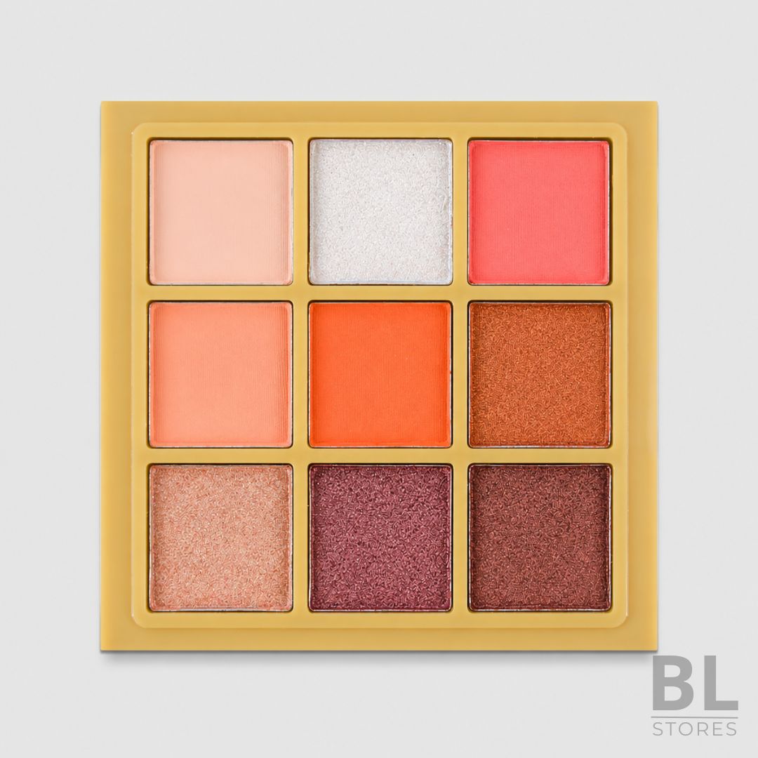 Paleta de Sombras Angel Spark 9 Tonos Peach Coral y Shimmer es una paleta de maquillaje compacta y versátil, ideal para crear looks de ojos naturales, luminosos o más intensos con tonos cálidos inspirados en durazno, coral, naranja, bronce, mauve y café. Su combinación de acabados mate y shimmer permite difuminar, iluminar y dar profundidad al párpado con una pigmentación visible y fácil de trabajar. Es perfecta para maquillaje diario, eventos, salidas de noche o looks editoriales con acabado profesional. Su formato de 9 sombras la hace práctica para llevar en el cosmetiquero y usar en distintas ocasiones. Encuentra esta paleta de sombras en BL Stores, tu tienda online en Chile para comprar maquillaje, cosméticos y productos beauty con estilo, calidad y excelente presentación.