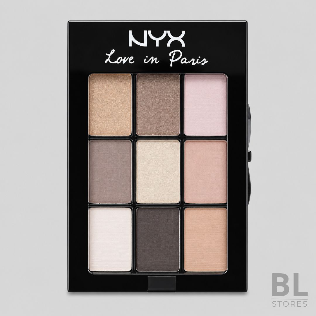 Paleta de Sombras NYX Love in Paris 9 Tonos Neutros es una paleta de maquillaje para ojos con tonos suaves y elegantes, ideal para crear looks naturales, clásicos y sofisticados. Su selección incluye colores beige, champagne, rosado claro, taupe, café y tonos oscuros para dar profundidad, combinando acabados mate y satinados según cada sombra. Sirve para maquillaje diario, oficina, eventos, salidas de noche o para lograr un look nude más definido, permitiendo iluminar el párpado, marcar la cuenca y difuminar con facilidad. Su formato compacto con espejo y aplicador la hace práctica para llevar en el cosmetiquero y retocar cuando lo necesites. Encuentra la Paleta de Sombras NYX Love in Paris 9 Tonos Neutros en BL Stores, tienda online en Chile para comprar maquillaje, cosméticos y productos de belleza con estilo y confianza.