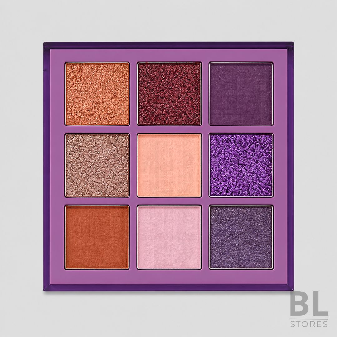 Paleta de Sombras Purple Glam 9 Tonos Mate y Shimmer es una paleta de maquillaje para ojos con 9 tonos en una combinación de acabados mate y shimmer, ideal para crear looks sofisticados, luminosos y de mayor intensidad. Su selección de colores incluye tonos bronce, cobre, nude, rosado, café, burdeo y morados, perfectos para maquillajes de día, noche, eventos o producciones más glam. Permite dar profundidad, iluminar el párpado y lograr transiciones bien difuminadas con pigmentación visible según el tono elegido. Su formato compacto con espejo la hace práctica para llevar en el cosmetiquero y retocar cuando lo necesites. Encuentra la Paleta de Sombras Purple Glam 9 Tonos Mate y Shimmer en BL Stores, tienda online en Chile para comprar maquillaje, cosméticos y productos de belleza con estilo y calidad.